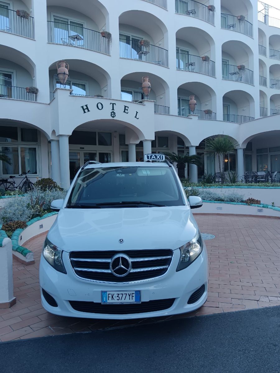Mercedes V Class — Minivan