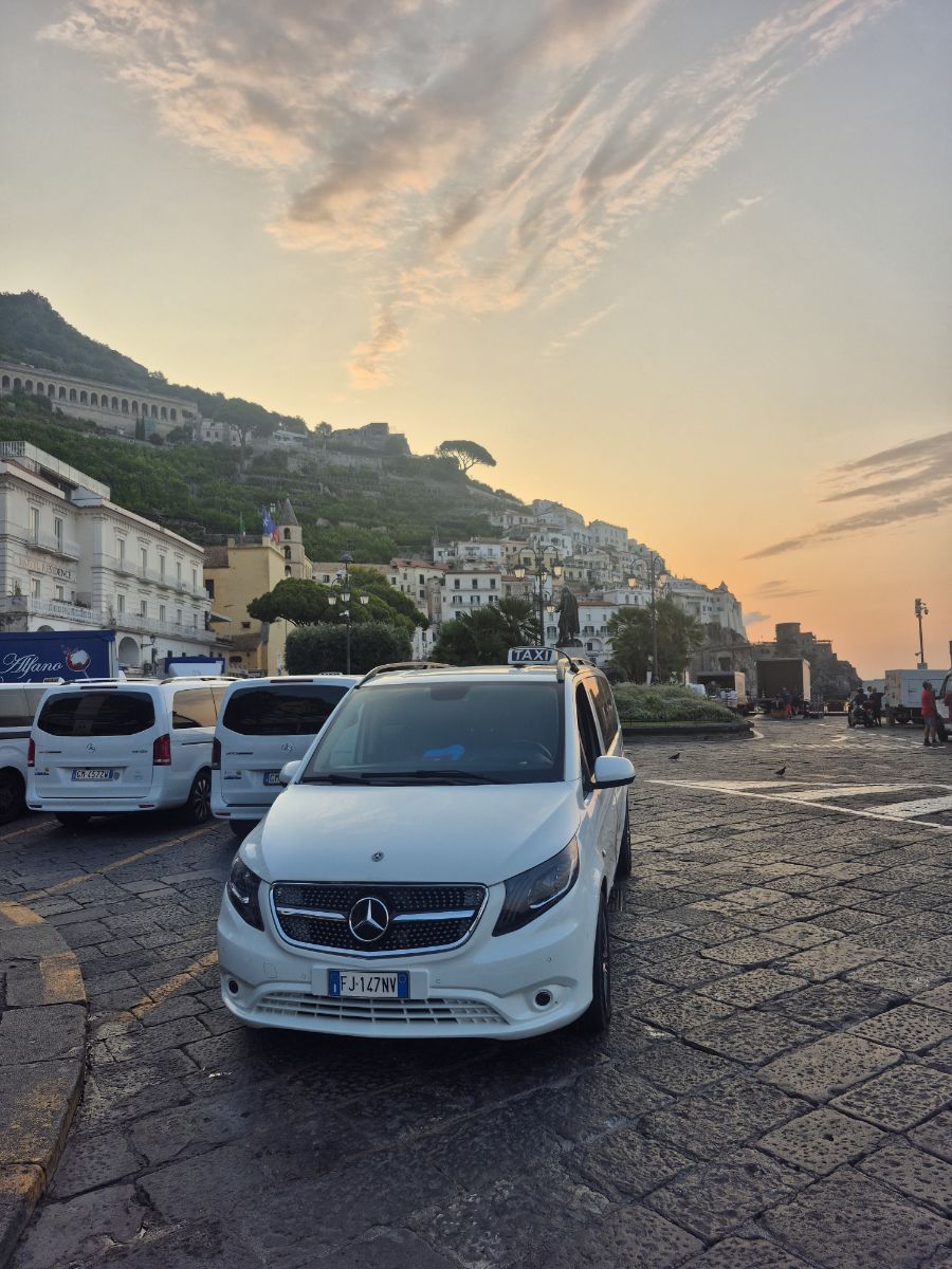 Mercedes Vito Tourer — Minivan