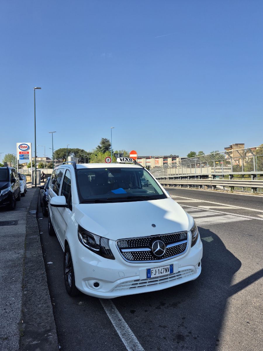 Mercedes Vito Tourer — Minivan