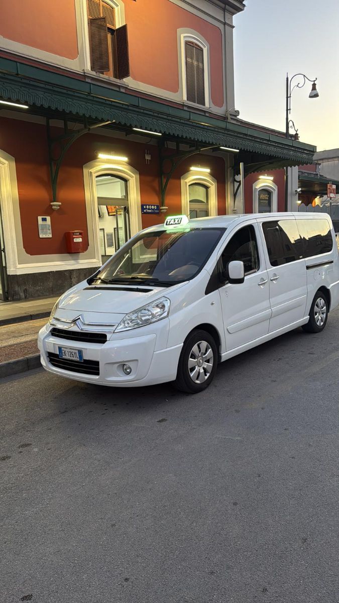 Minivan Citroen Jumpy — Minivan